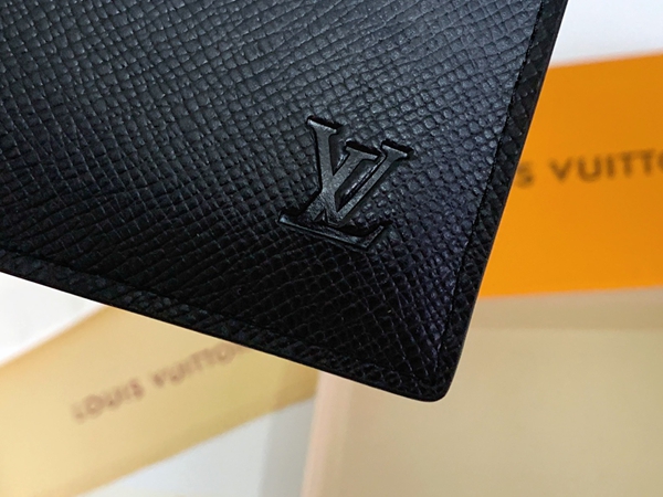 LVコピーウォレット着用イメージ